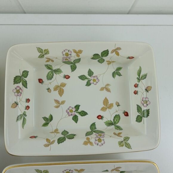Wedgwood Wild Strawberry Oven To Table Hors d'Oeuvre Dishes 4 Piece Set - Picture 4 of 10